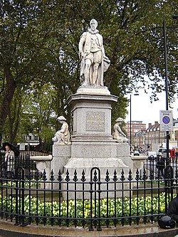 Statue of Hugh Myddelton, Islington Green