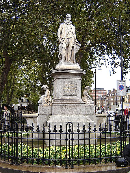 A statue of Hugh Myddelton, creator of the New River, surmounts a drinking fountain at Islington Green. (November 2005)