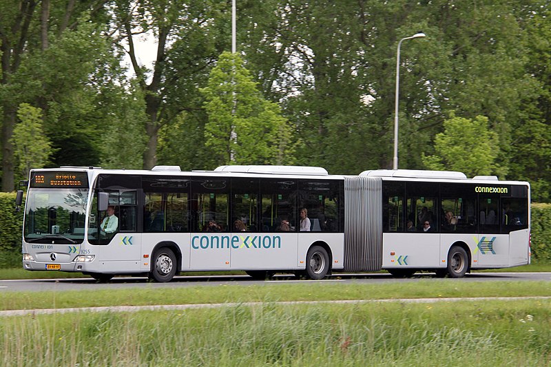 File:Huisstijl Voorne-Putten Connexxion Citaro Geleed.jpg