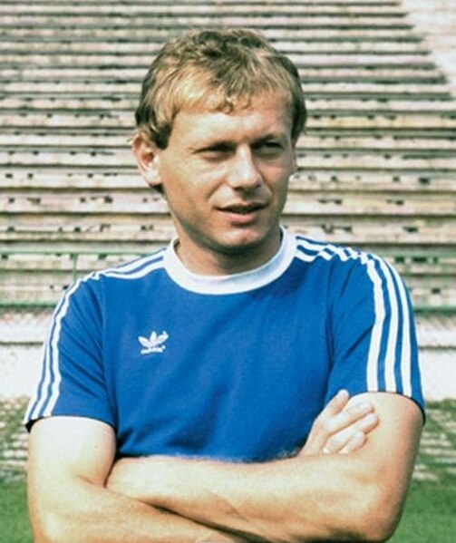 Ilie Balaci, a member of both Universitatea golden teams and manager in 1998