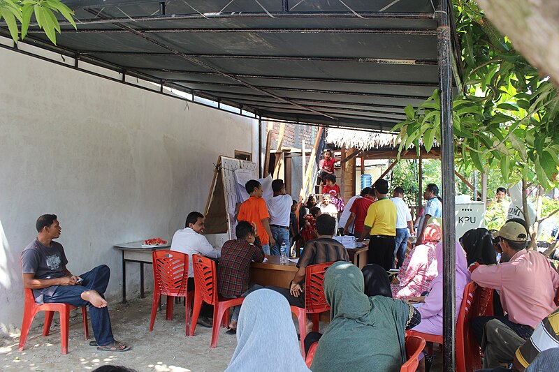 File:Indonesian legislative election, 2014 - Vote counting process (2).JPG