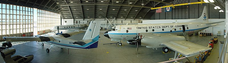 File:Inside NOAA AOC Hangar 5 MacDill AFB Tampa Florida.jpg