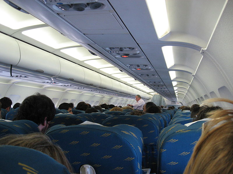 File:Interior de un Airbus A321.jpg