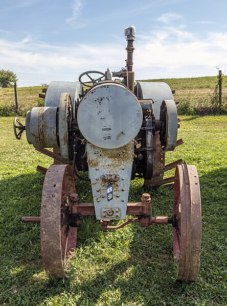 File:International 10-20 Titan tractor VA1.jpg