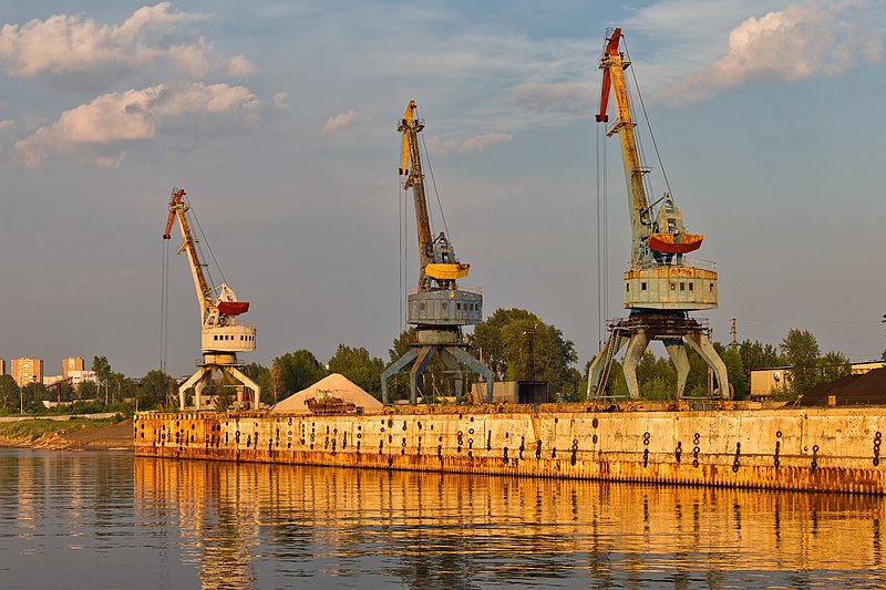 File:Kama River. Nizhnekamsk Hydroelectric Station. Gateway canal P6211279 2575.jpg