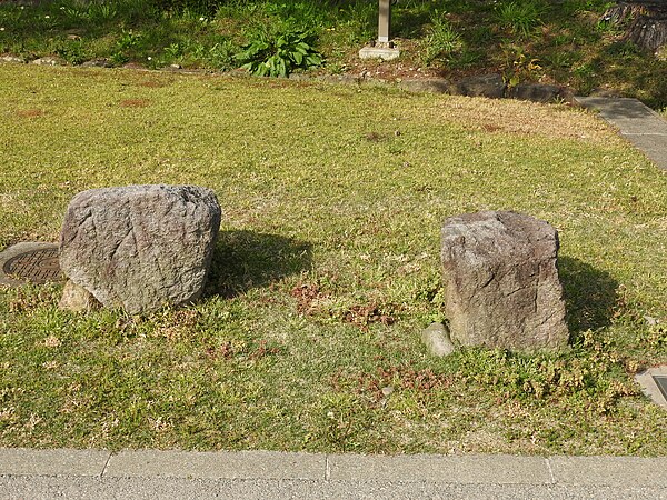 English: Kanazawa Castle wall blocks making steps