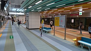 Kaohsiung main station MRT platform 2018.jpg