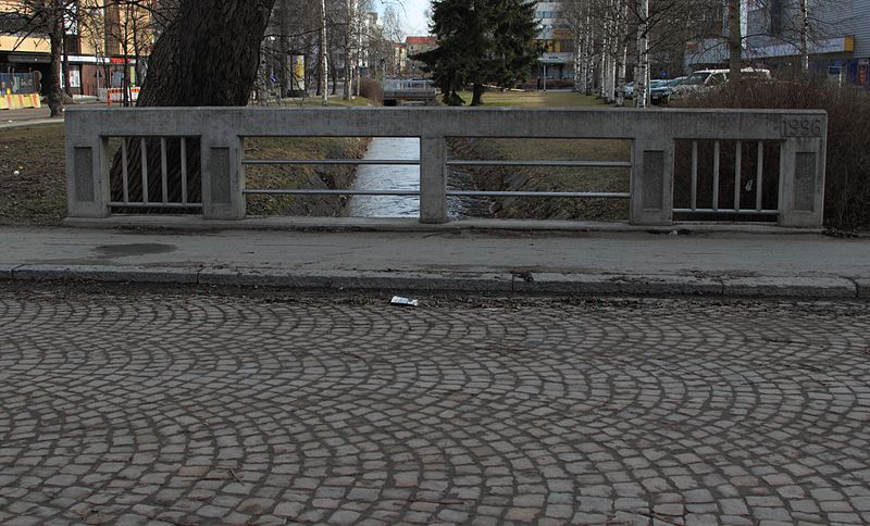 File:Kauppurienkatu Bridge Oulu 20150502.JPG