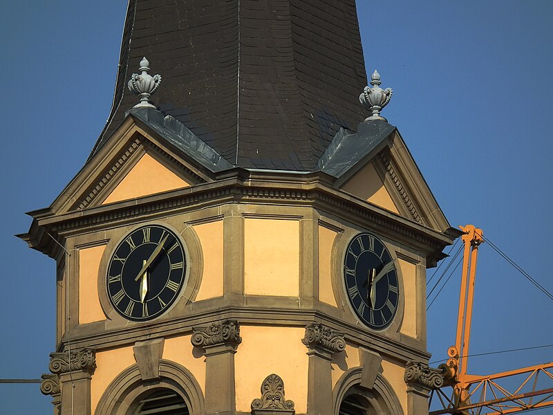 File:Kirchturmuhren evangelische Kirche Nußloch.JPG