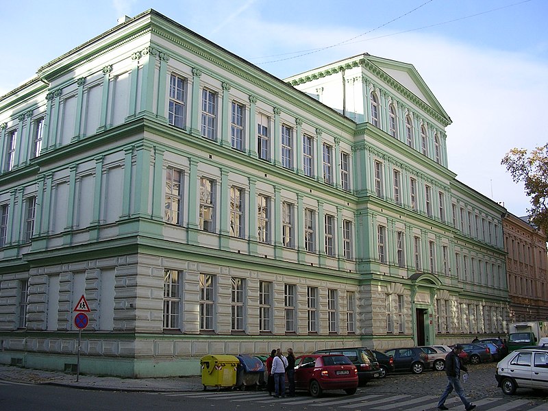 File:Kollárova, obchodní akademie.jpg