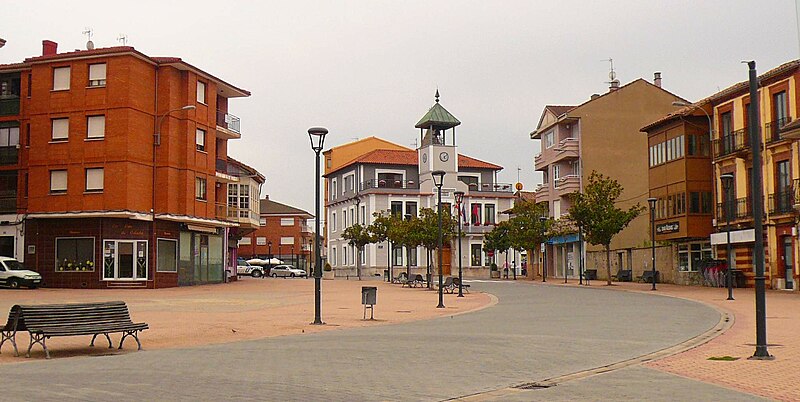 File:La Robla - Plaza de la Constitución 8.jpg