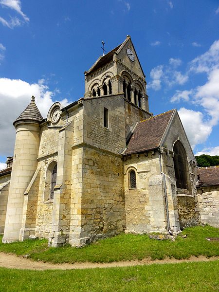 File:Labruyère (60), église Saint-Pierre-et-Saint-Paul, vue depuis le sud-est 1.jpg