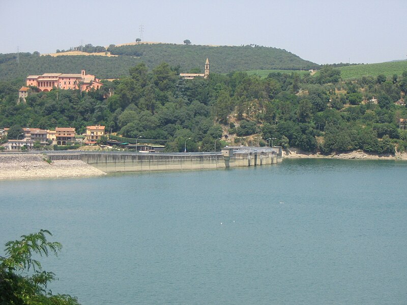 File:Lago di Corbara diga.jpg