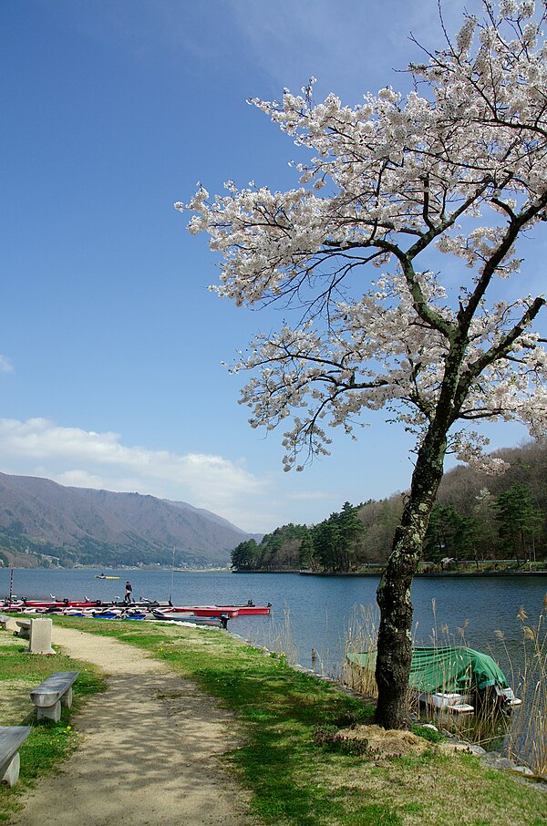 File:Lake Kizaki 02.jpg