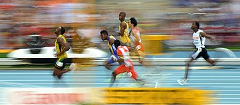 Usain Bolt (Jamaica) nas séries classificatórias dos 100 metros durante o XIV Campeonato Mundial de Atletismo da IAAF em Moscou, Rússia. (definição 2 450 × 1 067)