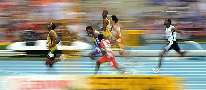 Usain Bolt (Jamaica) nas séries classificatórias dos 100 metros durante o XIV Campeonato Mundial de Atletismo da IAAF em Moscou, Rússia. (definição 2 450 × 1 067)