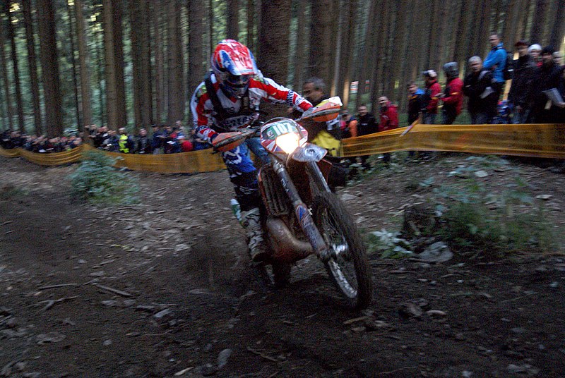 File:Liesel 25-09-2012 ISDE Saxony Steep hill Hormersdorf No. 107 Steve Holcombe Junior Trophy Team Great Britain.jpg