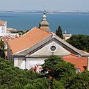 Lisboa - Igreja de Santa Cruz do Castelo nas árvores cropped.jpg