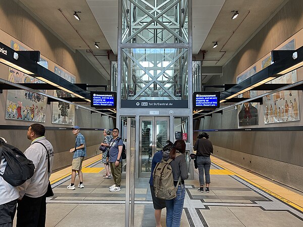 Little Tokyo/Arts District station platform