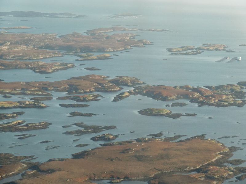 File:Loch Uisgebhagh.jpg