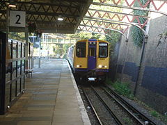 Watford High Street werd bediend door Silverlink treinen 1997-2007