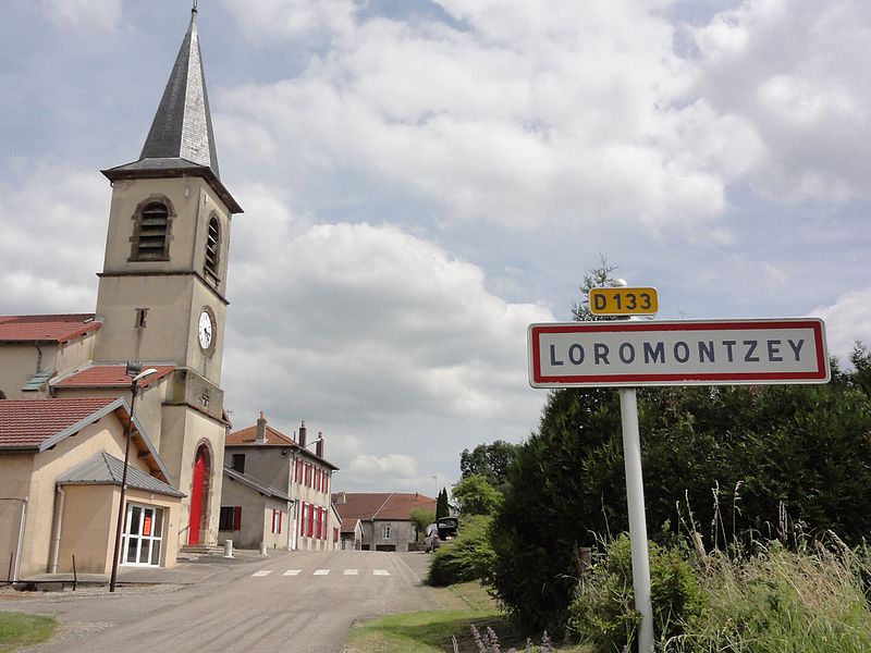 File:Loromontzey (M-et-M) city limit sign.jpg