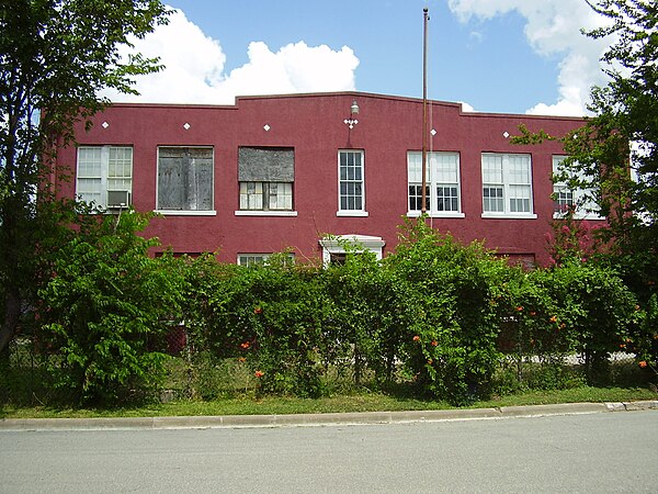 The former Luckie School