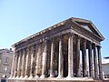 Het Maison Carrée in Nîmes, gebouwd rond 19 v.Chr. Dit is een van de best bewaard gebleven Romeinse tempels.