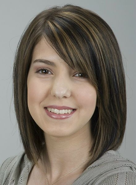 File:Medium length brunette with highlights.jpg