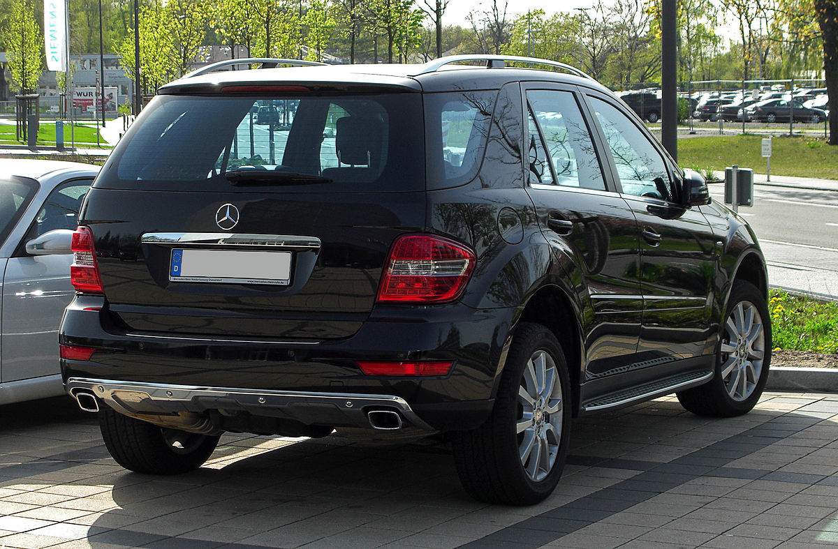 Lijkt op Premedicatie atmosfeer File:Mercedes-Benz M-Klasse Grand Edition (W 164, Facelift) – Heckansicht,  10. April 2011, Düsseldorf.jpg - Wikimedia Commons