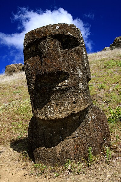 File:Moai at Rano Raraku - Easter Island (5956404068).jpg
