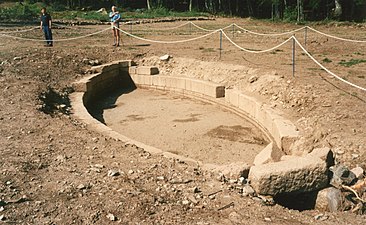 Le bassin découvert lors des fouilles