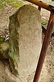 杜本神社の隼人石（本殿向かって左）