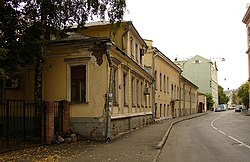 Вид к югу от дома № 27. Фото 2005