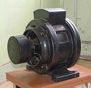 Moteur électrique Legendre frères à coupleur centrifuge du premier modèle (2 850 tr/min). Ce moteur a été construit aux usines Legendre de Courbevoie vers 1909-1910