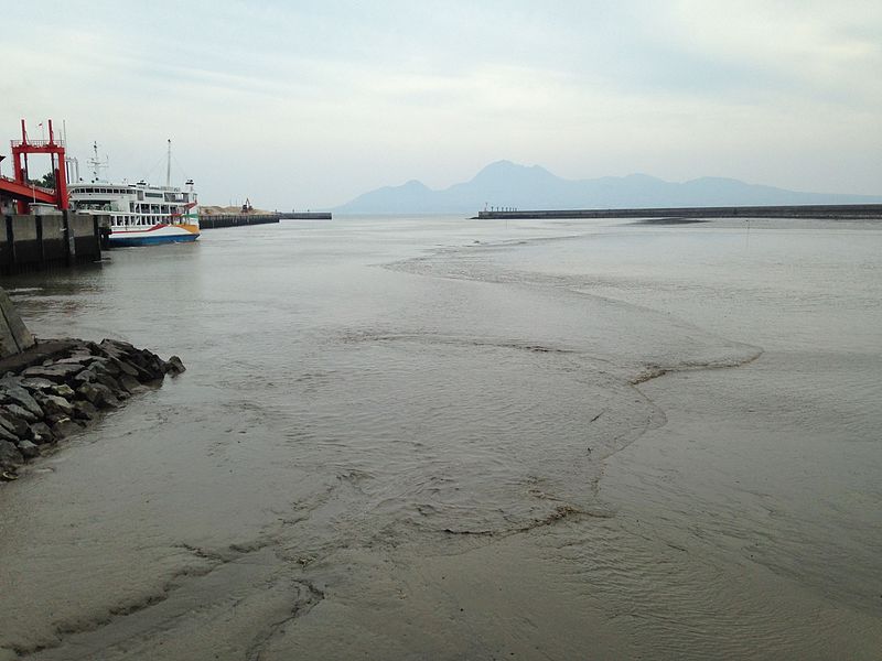 File:Mount Unzendake and Ariake Sea from Nagasu Port 2.jpg