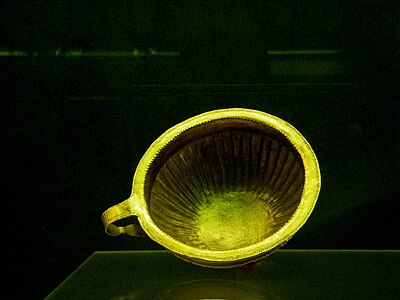 Dacian gold bowl found in Transylvania (Vienna Museum)