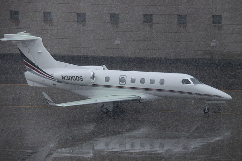 File:N300QS Embraer Emb.505 Phenom 300 Netjets (8737654071).jpg