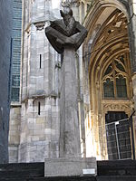 Nijmegen - Sculptuur Moenen van Piet Killaars.jpg