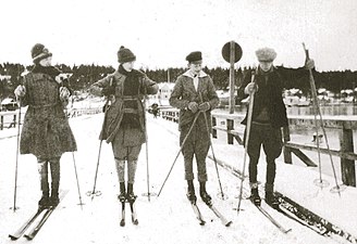 Skidåkning på Nockebybron, vinter 1920.