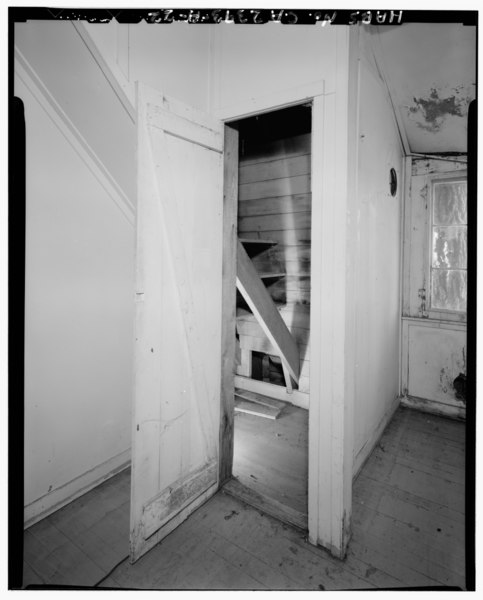 File:November 1993 INTERIOR LOFT, SOUTHWEST BEDROOM CLOSET - Heller Estate, Boathouse, State Highway 189, South Lake Tahoe, El Dorado County, CA HABS CAL,9-LKTAS.V,2A-22.tif