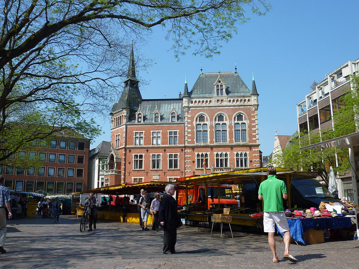 File:Oldenburg Wochenmarkt.jpg - Wikimedia Commons.