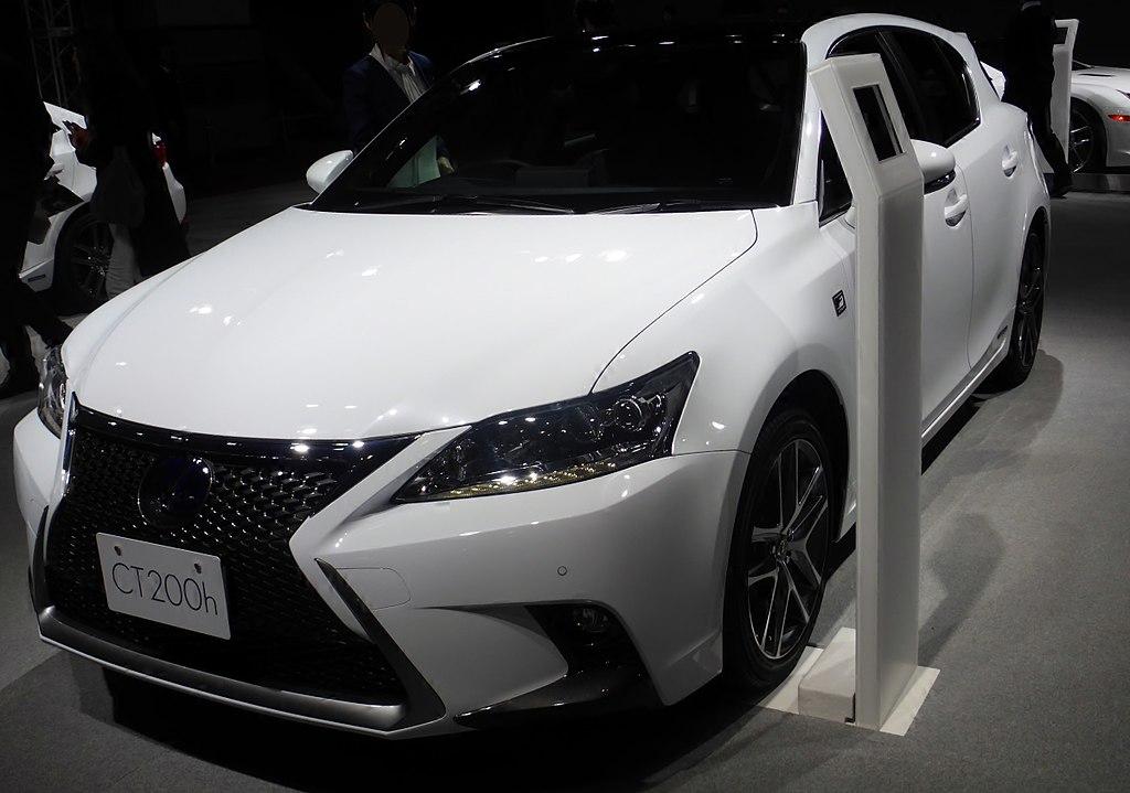 File:Osaka Motor Show 2013 (66) Lexus CT200h F SPORT (ZWA10 