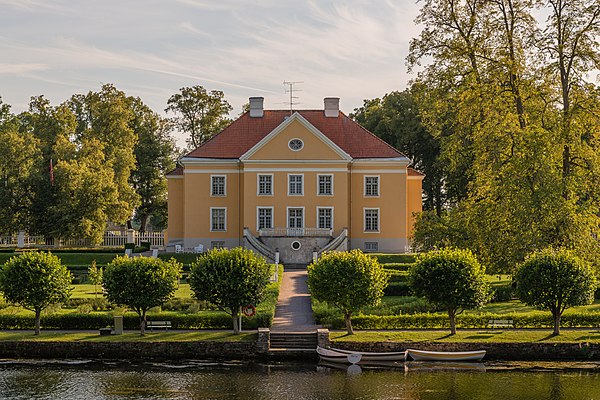 The manor of Palms was built during the reign of Charles XI.