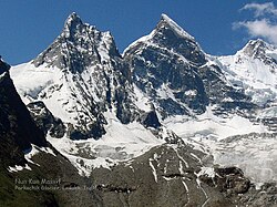 Parkachik Glacier, Nun Kun Massif.jpg