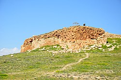 250px-Pasargad_-_Toll-e_Takht_-_panoramio.jpg