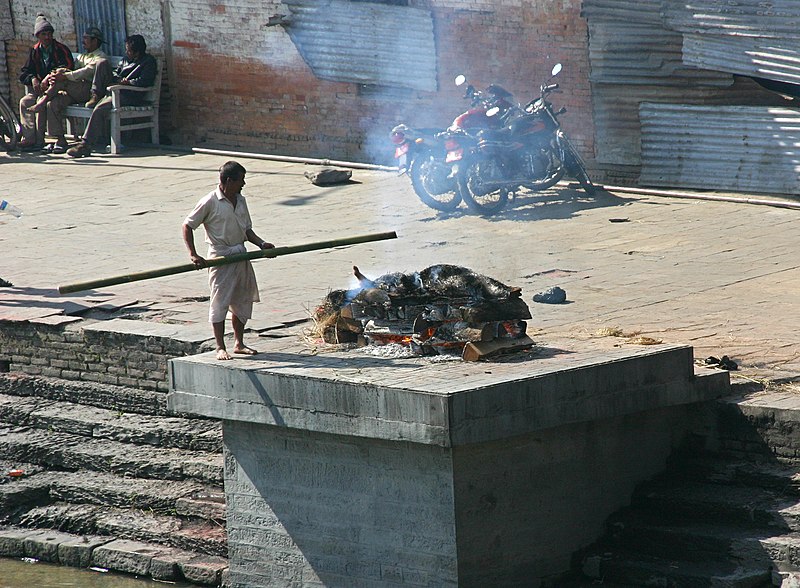 File:Pashupatinath-Surya Ghats-16-Verbrenner-2007-gje.jpg