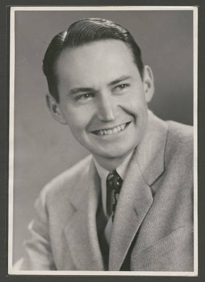 Black and white Utah State University yearbook photograph of L. Tom Perry. Image dates from 1947.