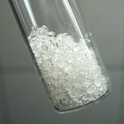 399px-Phenol_2_grams.jpg