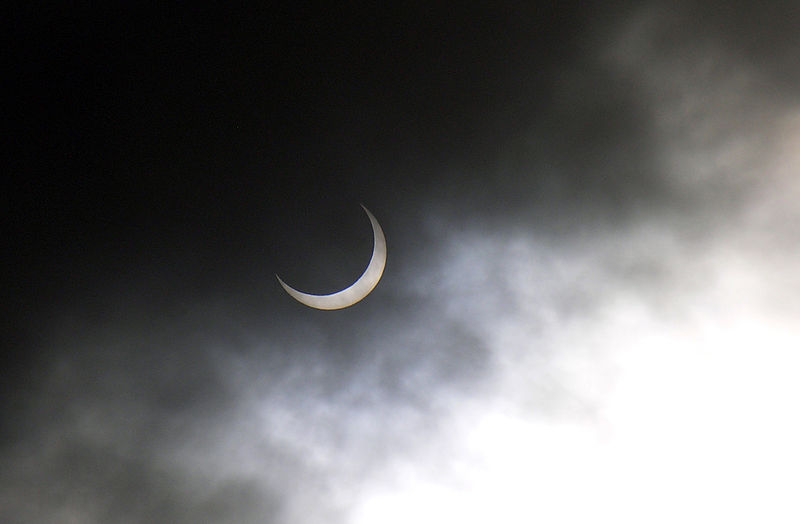 File:PhillipC - Solar eclipse near Granada, 3 October 2005 (by) (1).jpg